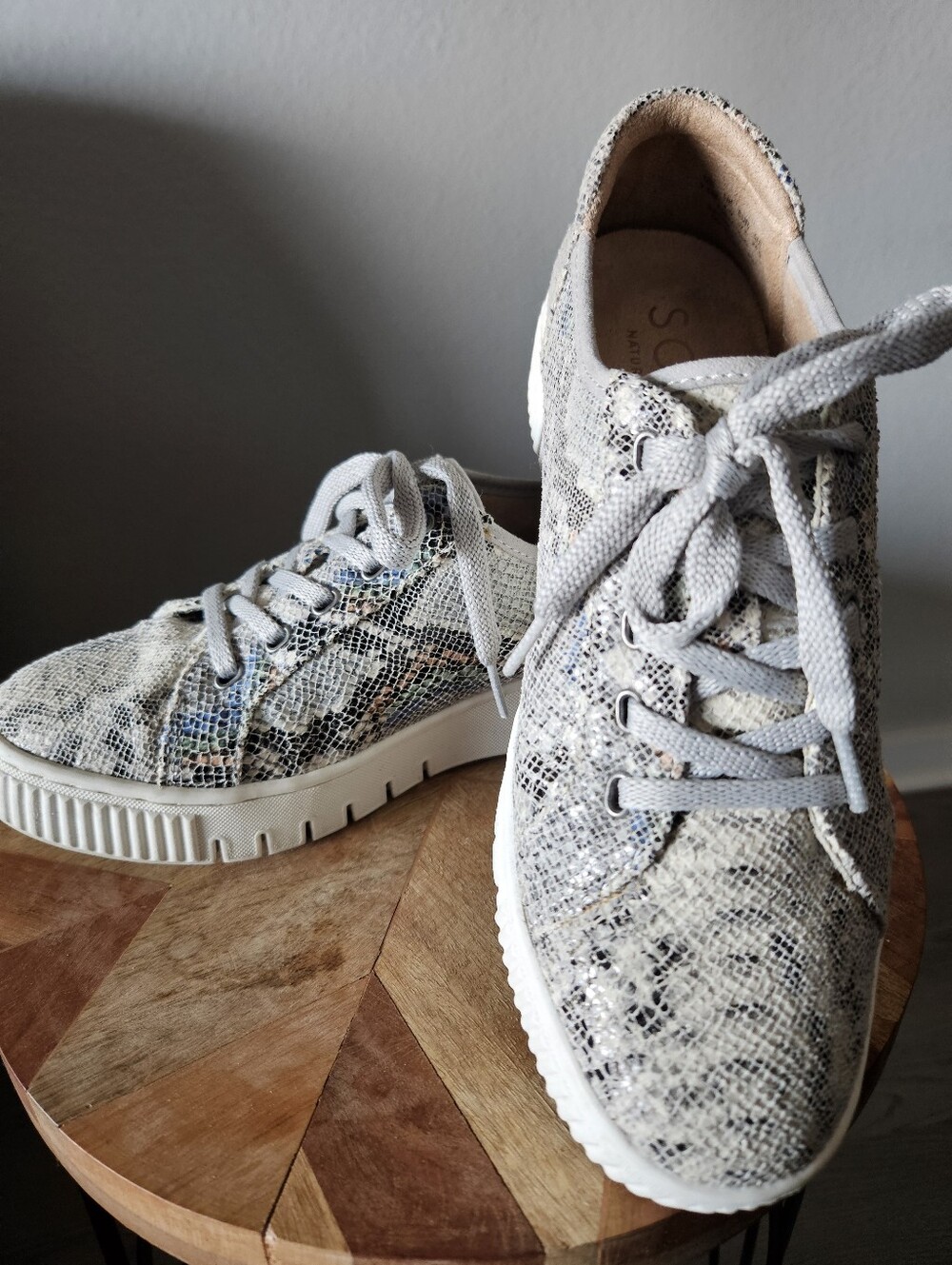 Naturalizer Women's Light Grey Snake-Print Lace-Up Sneakers